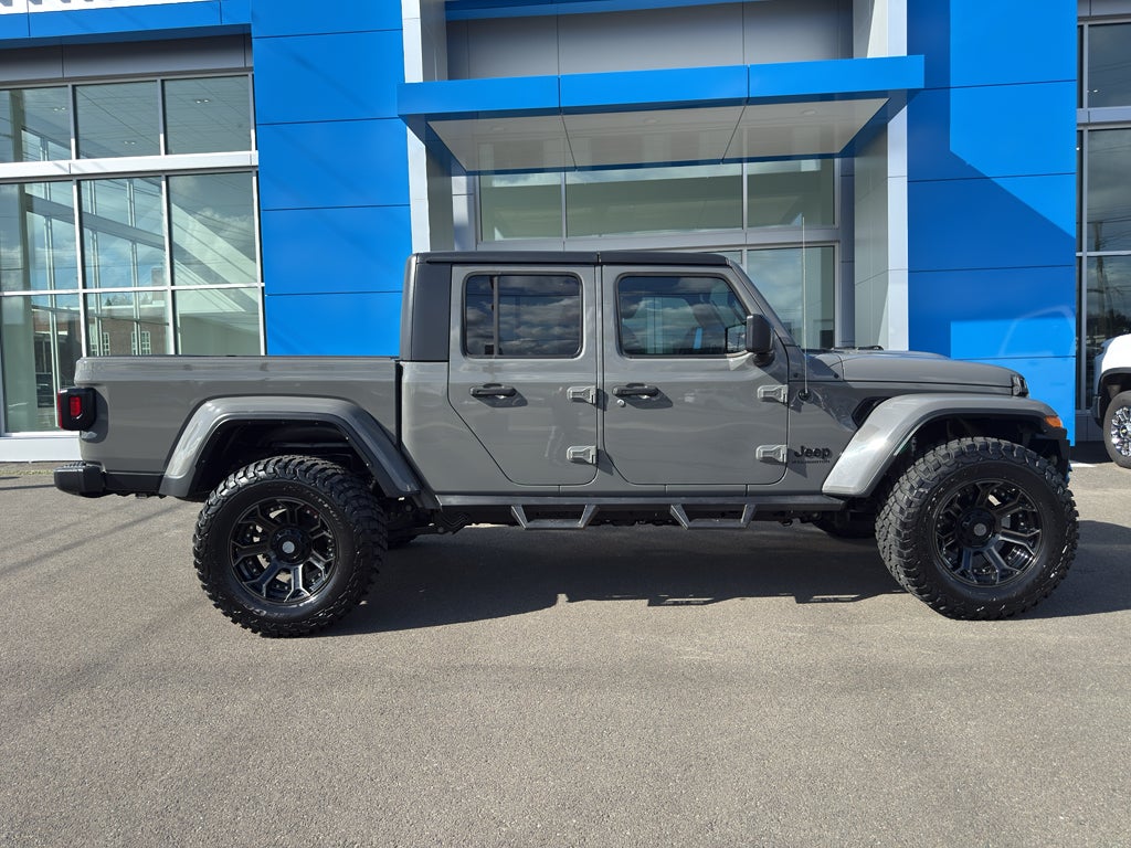 2023 Jeep Gladiator Sport S's photo