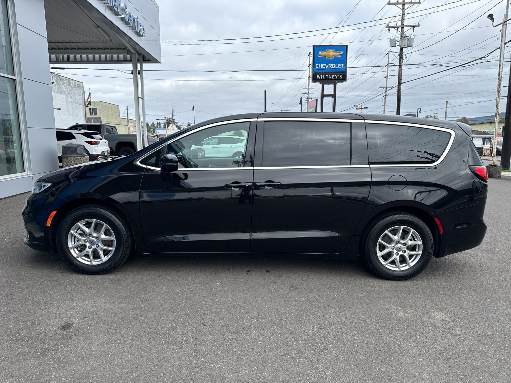 2025 Chrysler Pacifica Select
