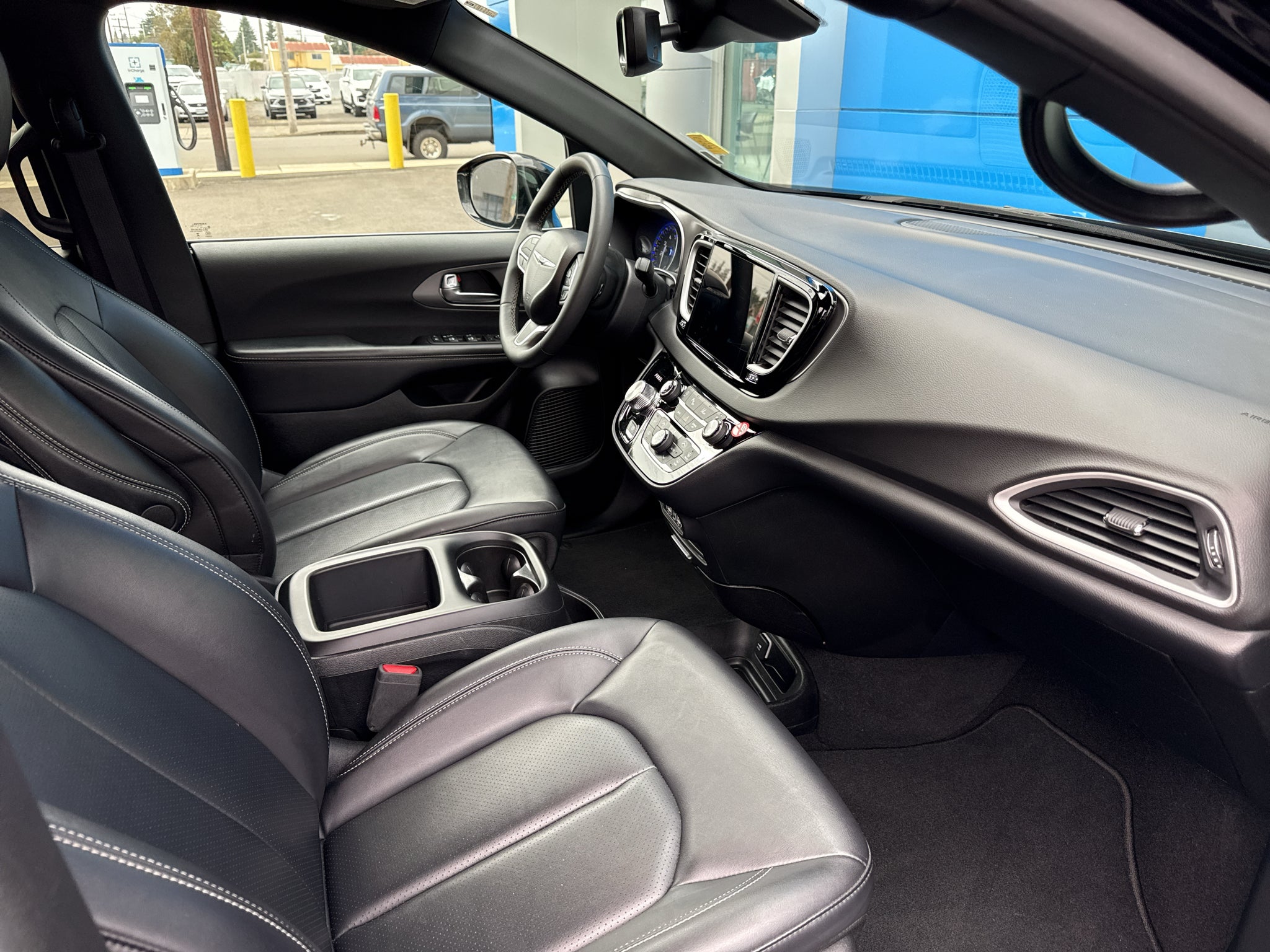 2025 Chrysler Pacifica Select