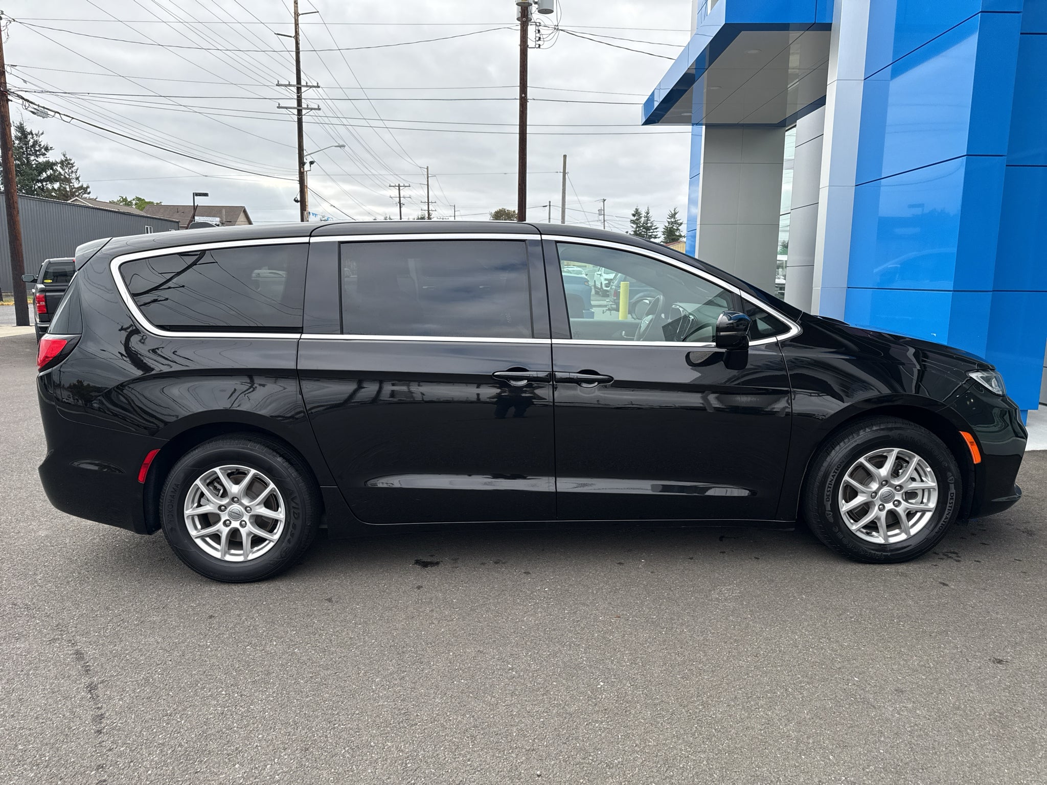 2025 Chrysler Pacifica Select