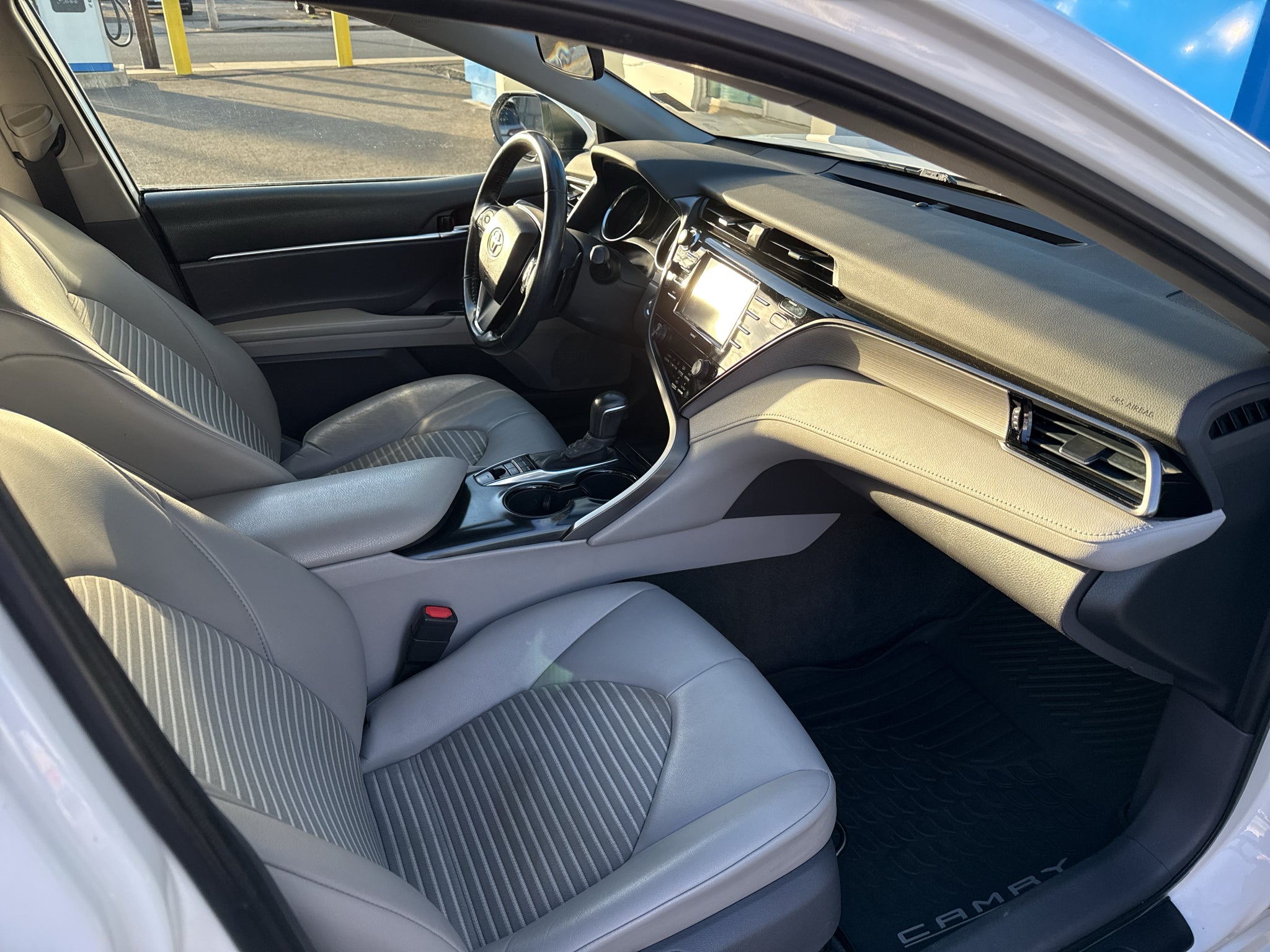2020 Toyota Camry Hybrid SE