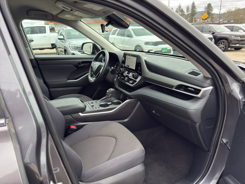 2024 Toyota Highlander LE