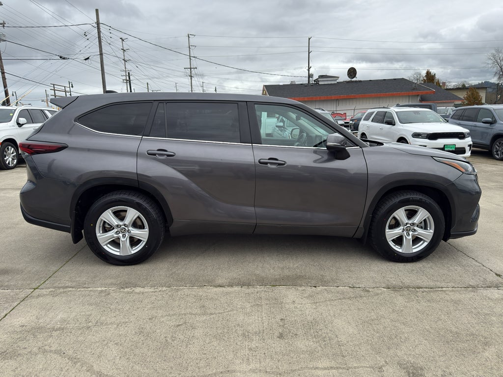 2024 Toyota Highlander LE