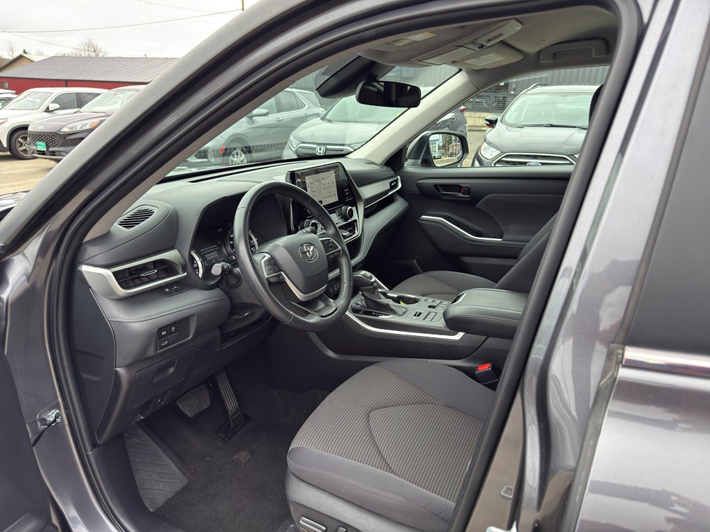 2024 Toyota Highlander LE